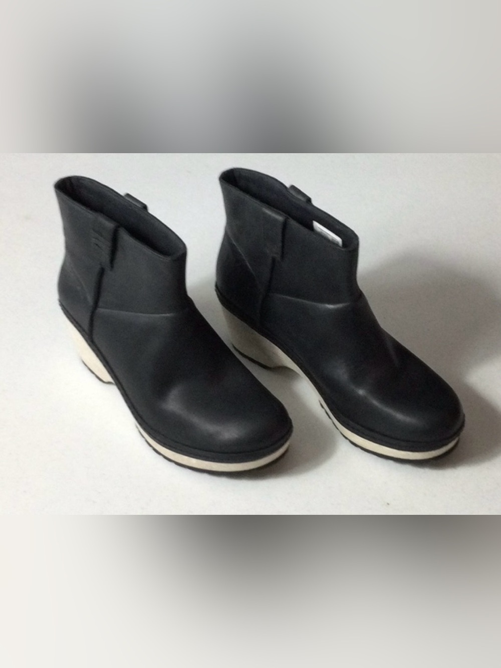 MERRELL Black Leather Slip On Ankle Boots w/contrasting platform women’s size 9
